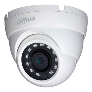 دوربین مدار بسته دام داهوا HAC-HDW1400MP یکی دیگر از شناخته شده ترین دوربین مداربسته شرکت داهوا از سری 1400 مدل 1400mp آن است. این دوربین هم مانند دیگر دوربین های هم دسته خود، از رزولوشن تصویر 4.1 مگاپیکسلی برخوردار است. با استفاده از این دوربین می توانید هر ثانیه 25/30 فریم را در اختیار داشته باشید تا جزییات را از دست ندهید. تفاوت این دوربین با دوربین های دیگری مانند 1400EMP و 1400EMP-A در میزان دید در شب آن است که با تقریبا 20 متر دید در شب کمتر، حدود 30 متر دید در شب هوشمند دارد. این دوربین دارای منوی OSD چند زبانه است و خروجی HD و SD هم دارد. اینفو گرافی دوربین مدار بسته HDCVI داهوا DH-HAC-HDW1400MP لنز و تصویر لنز این دوربین (که اصلی ترین عضو سازنده هر دوربین مداربسته به شمار می رود) دارای فاصله کانونی ثابت 3.6 میلی متری است. با استفاده از این لنز می توانید تمامی تصاویر را از یک فاصله خاص کاملا واضح مشاهده کنید. این تصاویر بر روی سنسور 1.3 اینچیِ CMOS دوربین مدار بسته HDCVI ثبت می شود و رزولوشن 4.1 مگاپیکسلی فراهم می آورد. با استفاده از ال ای دی های روشنایی این دوربین مداربسته می توانید تا فاصله 30 متری را در تاریکی شب هم مشاهده کنید، در نظر داشته باشید که در بالاترین حد ممکن و در حالت روشن بودن ال ای دی ها تنها 3.2W مصرف انرژی خواهید داشت. دوربین مدار بسته اچ دی سی وی آی داهوا مشخصات ظاهری همانطور که در بالا هم اشاره کردیم این دوربین جزو دوربین های مداربسته دام می باشد، دوربین های دام به خاطر شکل ظاهری گنبد مانند شان به این نام خوانده می شوند. بدنه این دوربین کروی 93.4×79.4 میلی متر اندازه دارد و از جنس آلومینیوم می باشد. دوربین مدار بسته HDCVI داهوا از استاندارد مقاومتی IP67 بهره می برند که به معنای ضد آب بودن این محصولات است. همچنین علاوه بر اینکه دوربین مدار بسته داهوا از ورود رطوبت جلو گیری می کند، قادر به کنترل گرد و غبار محیطی نیز هست تا در افت کیفیتی در انتقال تصاویر مشاهده نشود.