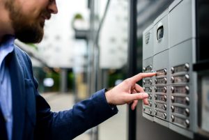 چگونه درب بازکن تصویری به امنیت خانه ما کمک می کند؟