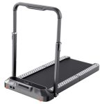 تردمیل تاشو شیائومی مدل Walking Pad R2 نسخه گلوبال تناسب اندام برای بسیاری از افراد به ویژه در سال‌های اخیر به یک اولویت اصلی تبدیل شده است. با افزایش نیاز به زندگی سالم، افراد بیشتری به تمرینات خانگی به عنوان وسیله ای مناسب برای تناسب اندام متوسل شده اند. تردمیل‌های خانگی به گزینه ای محبوب برای تمرینات قلبی و تمرینات استقامتی تبدیل شده اند. تردمیل تاشو برای کسانی که فضای تمرینی محدودی دارند، گزینه ای مناسب است. پس از استفاده به راحتی می‌توان آن را تا کرد و در گوشه‌ای قرار داد و در فضا صرفه جویی نمود. با تردمیل تاشو می‌توانید خانه را بدون آشفتگی نگه دارید. این مدل در هر دو نوع مکانیکی و موتوری موجود است. اگر در منزل یا محل کارتان فضای کمی‌دارید، تردمیل تاشو ممکن است پاسخ گوی نیاز شما باشد. همانطور که از نام آن پیداست، به راحتی می‌توان آن را تا کرد و در زیر تخت یا پشت در قرار داد. تردمیل تاشو برای کسانی که در آپارتمان زندگی می‌کنند یا فضای محدودی دارند بسیار مناسب است. این به شما امکان می‌دهد بدون نگرانی در مورد به هم ریختن خانه خود ورزش‌های هوازی انجام دهید. در صورت نیاز می‌توانید به راحتی آن را جابجا کنید. یکی از مزایای اصلی تردمیل تاشو این است که جابجایی آن آسان است. معرفی تردمیل تاشو شیائومی مدل Walking Pad R2 نسخه گلوبال تردمیل تاشو شیائومی مدل Walking Pad R2 نسخه گلوبال ساخت کمپانی Kingsmith از شرکای تجاری Xiaomi است تردمیل جمع و جور KingSmith’s WalkingPad برای مصارف خانگی مناسب است. این تردمیل برخلاف تردمیل سنتی فضای بسیار کمتری را اشغال می کند و با طراحی تاشو٬ به راحتی جمع می شود و فضای زیادی را اشغال نمیکند. هنگامی که شرایط آب و هوایی مناسب نیست یا اینکه نمیخواهید به باشگاه بروید یک تردمیل جمع و جور می تواند شما را از نشستن در خانه نجات دهد. حتی اگر خانه شما خیلی کوچک باشد، شما می توانید این تردمیل را جمع کرده و در زیر مبل یا تخت قرار دهید و نگران جاگیر بودن آن نباشید. تردمیل تاشو شیائومی مدل Walking Pad R2 نسخه گلوبال یکی از انواع لوازم ورزشی ساخت کمپانی شیائومی می باشد. این محصول یک دستگاه برای ایجاد یا حفظ تناسب اندام است. این دوچرخه ثابت قابل استفاده در خانه بوده و مناسب افرادی است که می خواهند اندام متناسبی داشته باشد و یا به ورزش علاقمندند اما فرصت رفتن به باشگاه را ندارند. اگر به دنبال یک تردمیل فوق العاده هستید توصیه می شود این محصول را تهیه کنید.در ادامه به بررسی بیشتر این محصول می پردازیم. یکی از مزیت‌هایی که طراحی تردمیل تاشو شیائومی مدل Walking Pad R2 نسخه گلوبال ارائه می‌دهد این است که برای باز و بسته کردن به هیچ ابزاری نیاز ندارید. شیائومی با استفاده از پوشش چند لایه‌ای، میزان صدای تولید شده هنگام استفاده از دستگاه را تا حد زیادی کاهش داده است. این لایه‌ها شامل لایه فیبر متراکم، لایه EVE، لایه محافظ و در نهایت لایه ضد الکتریسیته ساکن و ضد لغزش می‌شود. حداکثر صدای تولید شده توسط دستگاه 65 دسی‌بل است. این لایه‌ها در کنار یکدیگر، نه تنها تجربه راحت و بسیار خوبی را برای کاربر به ارمغان می‌آورند، بلکه به لطف کاهش صدای پیاده‌روی یا دویدن، امکان استفاده از تردمیل تاشو شیائومی مدل Walking Pad R2 نسخه گلوبال در هر ساعتی از شبانه روز را میسر می‌کند. عملکرد تردمیل تاشو شیائومی مدل Walking Pad R2 نسخه گلوبال موتور قدرتمند تردمیل تاشو شیائومی مدل Walking Pad R2 نسخه گلوبال میزان نیروی 1/25 اسب بخار را برای فعالیت دستگاه تامین می کند. این میزان قدرت حداکثر سرعت 12 کیلومتر بر ساعت را در دسترس کاربر قرار می دهد. همچنین حداقل سرعتی که با این دستگاه تجربه خواهید کرد، برابر با 800 متر بر ساعت است. و با تکیه بر شاسی محکم و طراحی مناسب تردمیل افرادی با حداکثر وزن 110 کیلوگرم نیز قادر به استفاده از این دستگاه هستند. بنابراین در پایان میتوان گفت تردمیل نه تنها یکی از بهترین تجهیزات ورزشی برای افزایش سوخت و ساز است بلکه وسیله ایی بیسار مناسب برای گرم کردن و افزایش ضربان قلب پیش از انجام هر فعالیت ورزشی است. برای دیدن مابقی محصولات ما کلیک کنید. برای کسب اطلاع از بروزترین محصولات ما از صفحه ما در اینستاگرام دیدن بفرمایید.