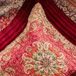 لحاف کرسی دست دوز ترمه طرح نسترن رنگ زرشکی