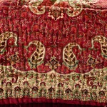 لحاف کرسی دست دوز ترمه طرح نسترن رنگ زرشکی