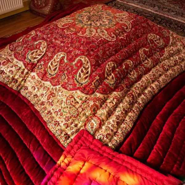 لحاف کرسی دست دوز ترمه طرح نسترن رنگ زرشکی
