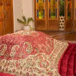 لحاف کرسی دست دوز ترمه طرح نسترن رنگ زرشکی