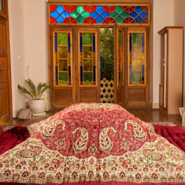 لحاف کرسی دست دوز ترمه طرح نسترن رنگ زرشکی