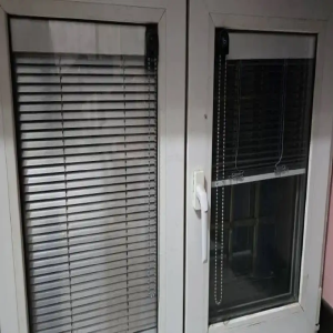 پنجره آلومینیومی دوجداره upvc فربد دو لنگه پرده دار